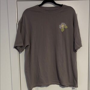 Tilly’s Gray Tee with Floral Graphic Design